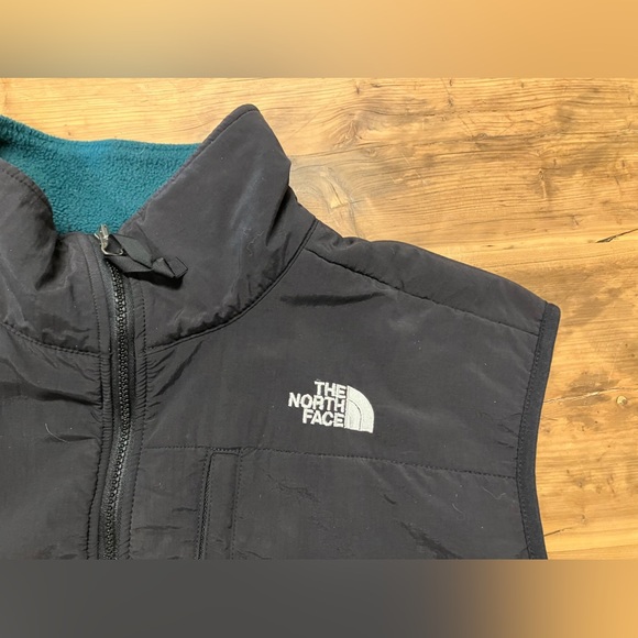 Great vintage pine green North Face fleece vest. Winter is coming! - Picture 4 of 8